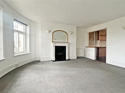 Flat to rent in Norfolk Square, Brighton BN1