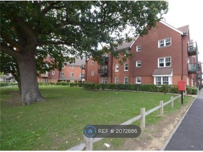 Flat to rent in Pintail Court, Horley RH6