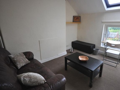 Flat to rent in Providence Avenue, Woodhouse, Leeds LS6