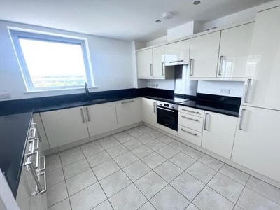 Flat to rent in River Crescent, Nottingham NG2