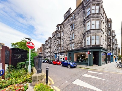 Flat to rent in Roseneath Place, Marchmont, Edinburgh EH9