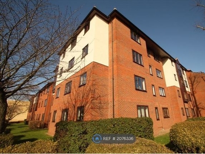 Flat to rent in Sidney Road, Staines-Upon-Thames TW18