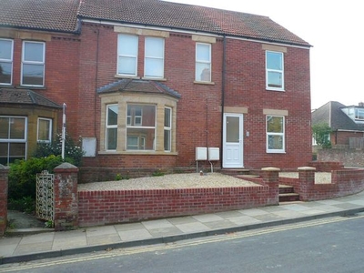 Flat to rent in St. Michaels Avenue, Yeovil BA21