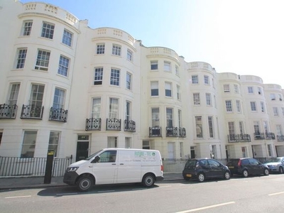 Flat to rent in Tff, Lansdowne Place, Hove BN3