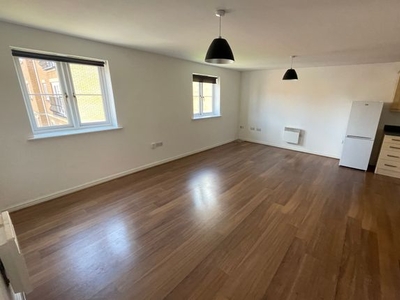 Flat to rent in Wyncliffe Gardens, Cardiff CF23