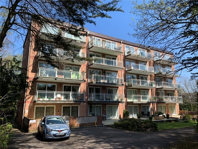 Gardens Outlook, 27 Surrey Road, Bournemouth, BH4 2 bedroom flat/apartment in 27 Surrey Road