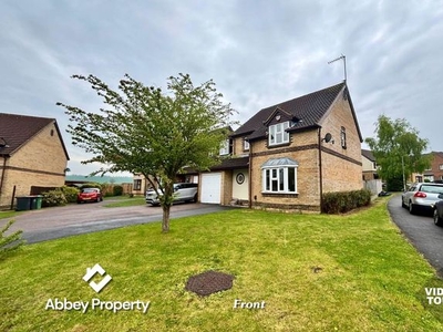 Link-detached house to rent in The Belfry, Luton LU2