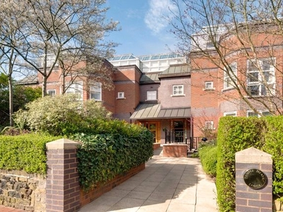 Maisonette for sale in Templewood Avenue, Hampstead, London NW3