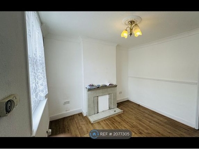 Terraced house to rent in Boulogne Road, Croydon CR0