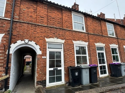 Terraced house to rent in Manthorpe Road, Grantham NG31