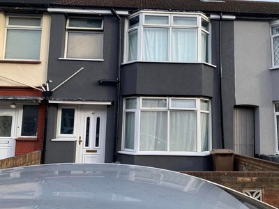 Terraced house to rent in Overstone Road, Luton LU4