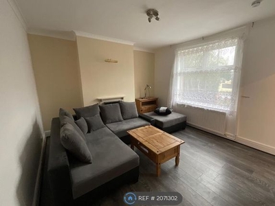 Terraced house to rent in Victoria Avenue, Manchester M45