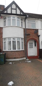 Terraced house to rent in Willow Way, Luton LU3