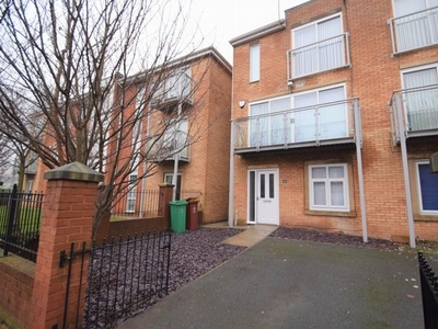 Town house to rent in Chevassut Street, Hulme, Manchester, 5Lr. M15