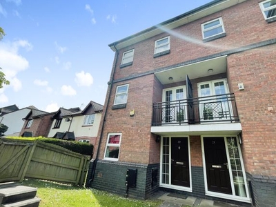 Town house to rent in Craiglee Drive, Cardiff CF10