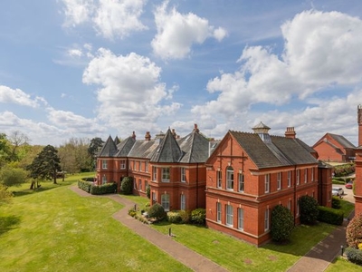 Triplex for sale in Devonshire House, Woodford Green, Essex IG8