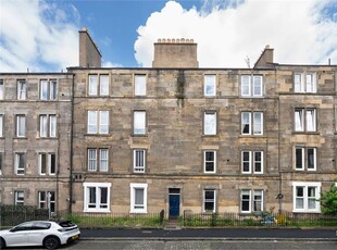 1 bed top floor flat for sale in Dalry