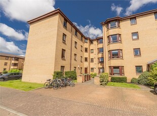 2 bed first floor flat for sale in Blackford