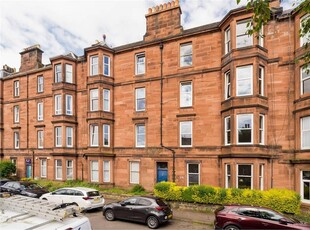 2 bed first floor flat for sale in Newington