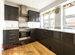 2 Bedroom Apartment For Rent In Sutton