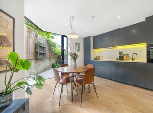 2 Bedroom End Of Terrace House For Sale In Peckham Rye, London