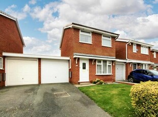 2 Bedroom Link Detached House For Sale In Leigh
