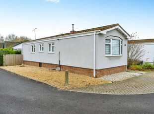 2 Bedroom Park Home For Sale In Bedfordshire