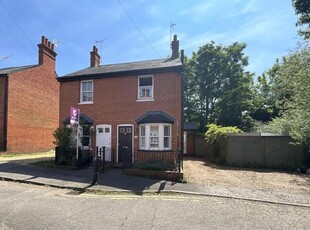 2 Bedroom Semi-detached House For Sale In Reading, Berkshire