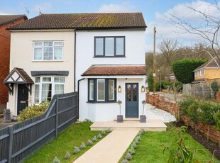 3 Bedroom End Of Terrace House For Sale In Chertsey, Surrey