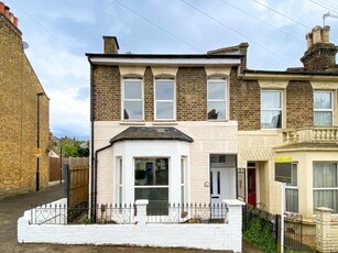 3 Bedroom End Of Terrace House For Sale In Hither Green , London