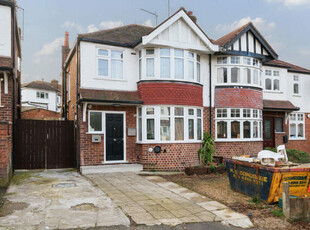 3 Bedroom Semi-detached House For Sale In West Twyford
