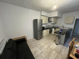 4 Bedroom Semi-detached House For Rent In Nottingham, Nottinghamshire
