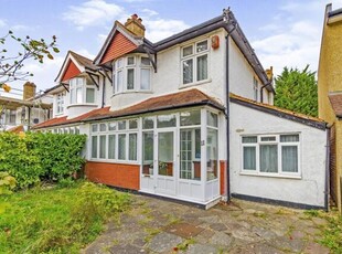4 Bedroom Semi-detached House For Sale In Shirley, Croydon