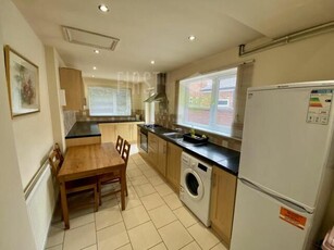 4 Bedroom Terraced House For Rent In West End