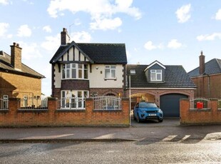 5 Bedroom Detached House For Sale In Hugglescote, Leicestershire