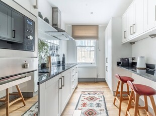 Flat in Cremorne Mansions, Chelsea, SW10