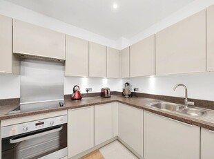 Flat in Violet Road, Tower Hamlets, E3
