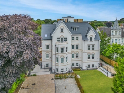 3 bedroom penthouse for sale in Durley Road South, Bournemouth, BH2