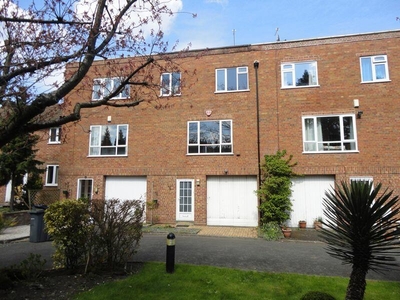 3 bedroom terraced house for rent in South Drive, Edgbaston, B5