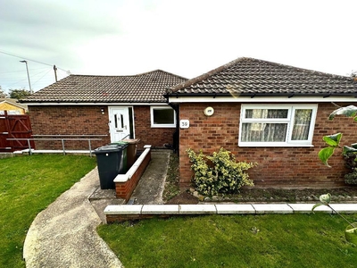 2 bedroom semi-detached bungalow for sale in Ripley Road, L&D Borders, Luton, Bedfordshire, LU4 0AT, LU4