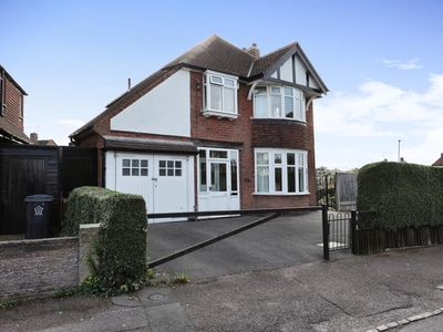 3 bedroom detached house for sale in Westmeath Avenue, Leicester, Leicestershire, LE5