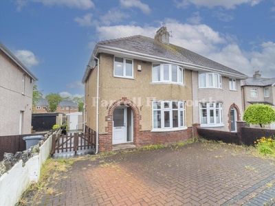 3 bedroom house for sale in Ashton Drive, Lancaster, LA1