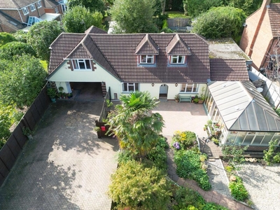 4 bedroom detached house for sale in Merrydown Lane, Chineham, Basingstoke, RG24