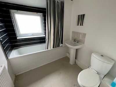 Detached house to rent in Leicester Grove, Leeds LS7