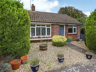 The Hall Way, Littleton, Winchester, Hampshire, SO22 2 bedroom bungalow in Littleton