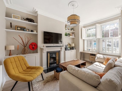 Flat to rent in Hambalt Road, London SW4