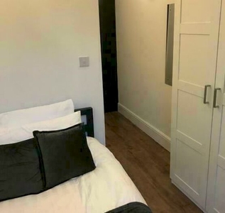 1 Bedroom Private Halls To Rent