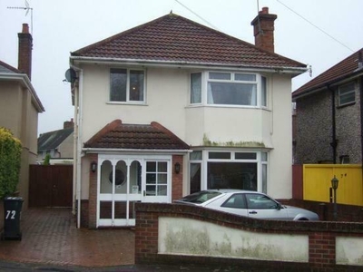 5 bedroom detached house for rent in 5 Bedroom Student House Victoria Park Rd, BH9