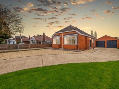 Bungalow for sale in No Chain - 4 Lincoln Road, North Hykeham, Lincoln LN6