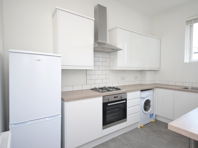 Flat to rent - Courthill Road, London, SE13